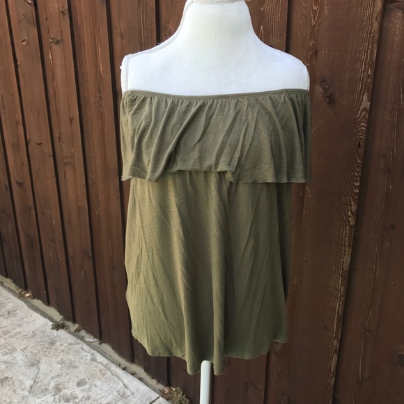 LOFT Tops - •Ann Taylor Loft• Off the Shoulder Green Top